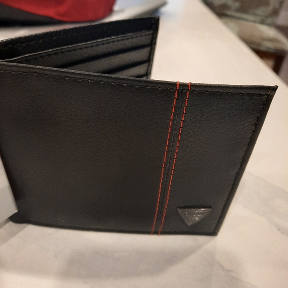 Guess wallet BNWT - Picture 5 of 6